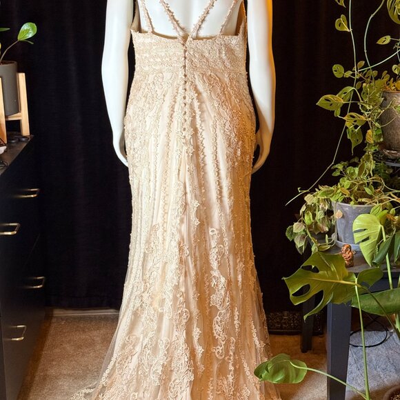 V-neck mermaid lace bohemian beach dress with appliques - Picture 5 of 5